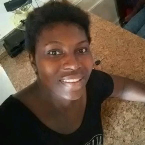 Meet your Posher, Shanella - Picture 2 of 2